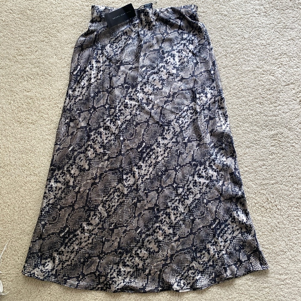 SHINY SATIN SNAKE SKIN SKIRT